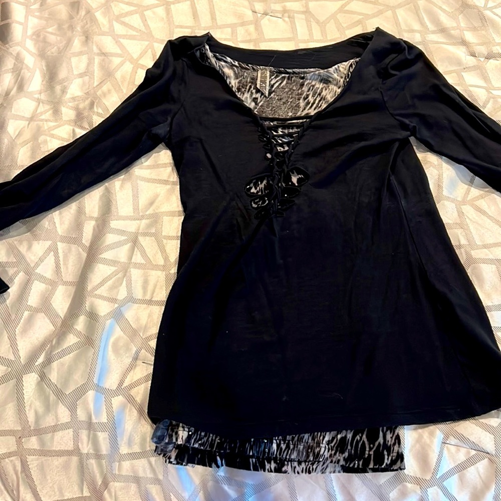 Layered tops with geometric design